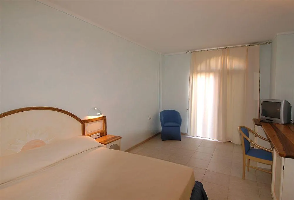 Club Esse Posada Beach Resort Palau 4*,